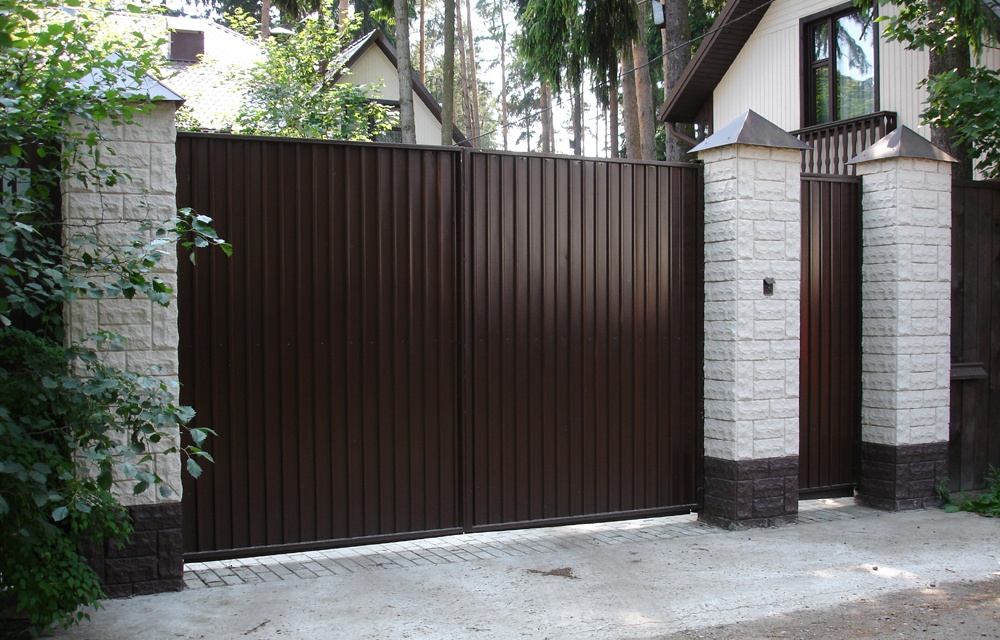 ворота и калитка для частного дома из профлиста